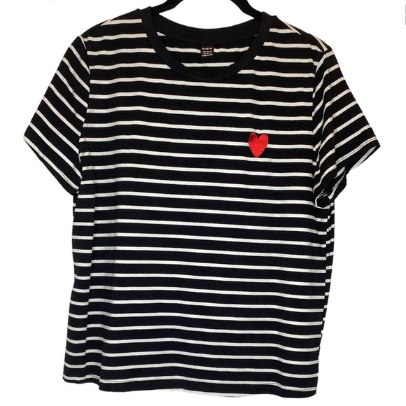 Black and white stripe tee Red Heart 38” w x 22” length large comfy t-shirt - Picture 1 of 4